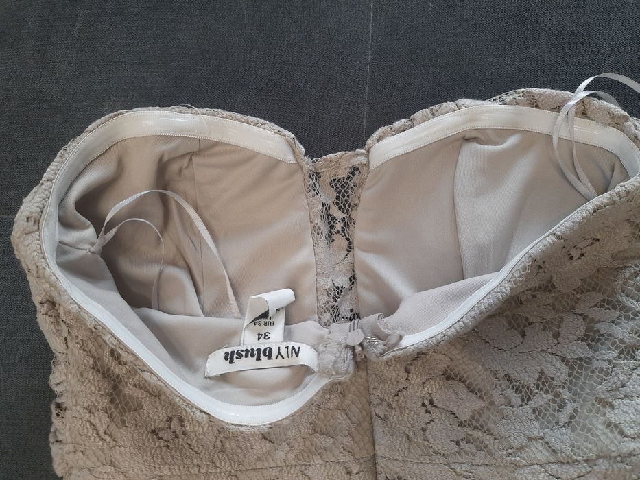 Piękna koronkowa sukienka 34