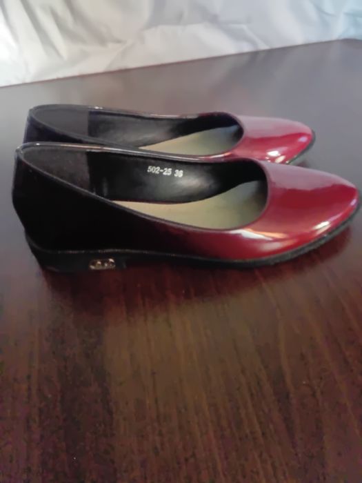 Продам   балеткі  .