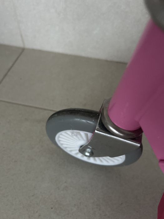 Trotinete rosa para crianca