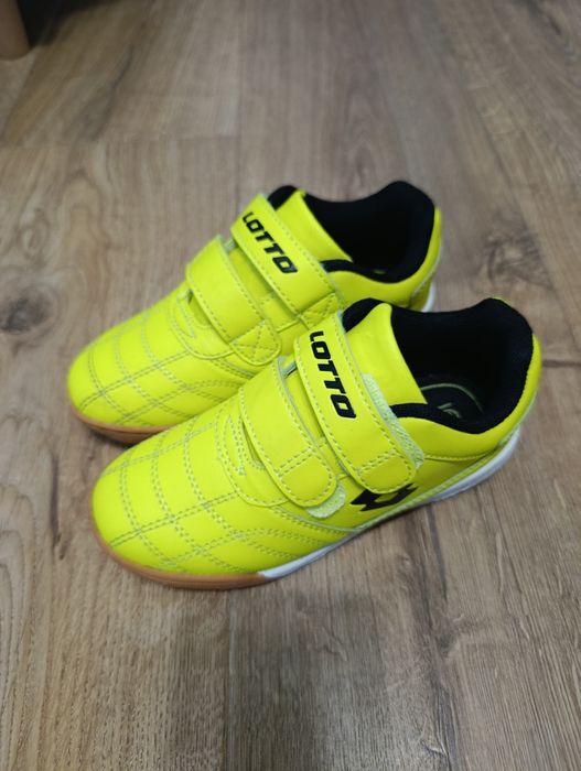 Buty halowe do piłki nożnej roz. 28