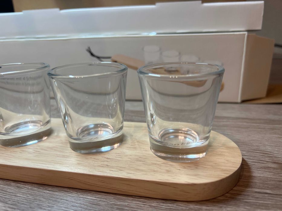 Набір склянок з дощечкою Tchibo для кріпких напоїв