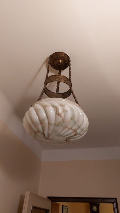 Stara lampa wiszaca