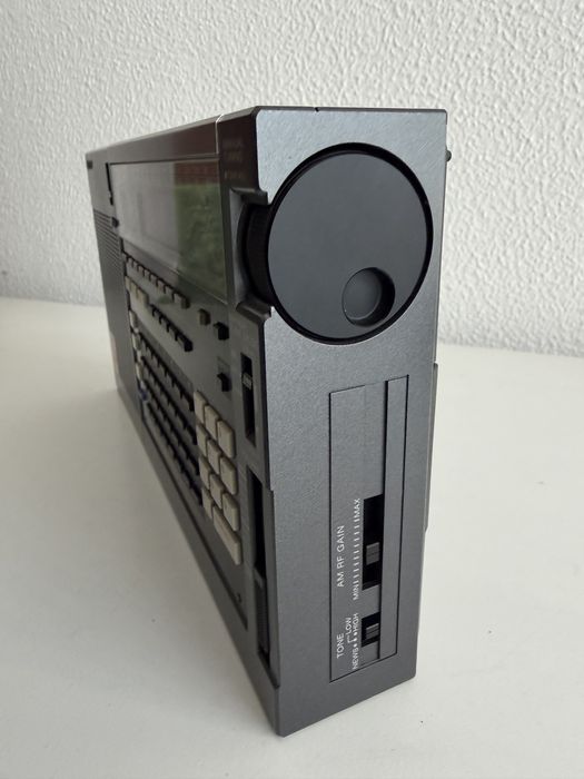 Radio Sony ICF-2001D muitissimo estimado.