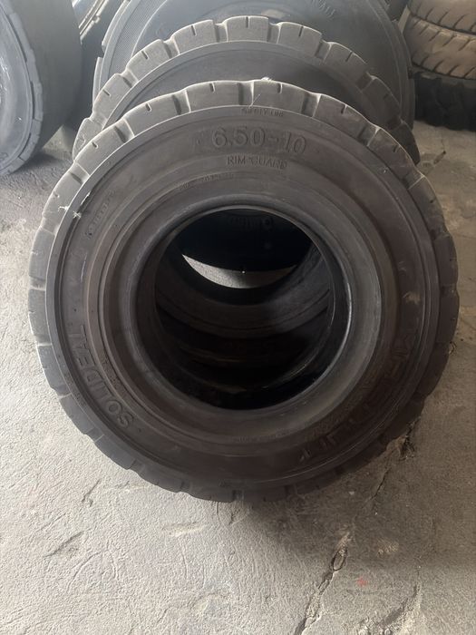 Opona pełna 6.50-10 solideal Magnum