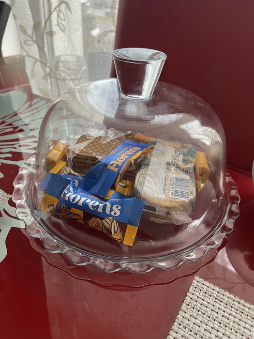 Тортівниці з кришками