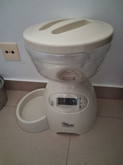 Comedouro automático para gatos ou cães