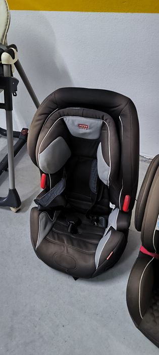 Duas cadeiras auto + cadeira de refeição