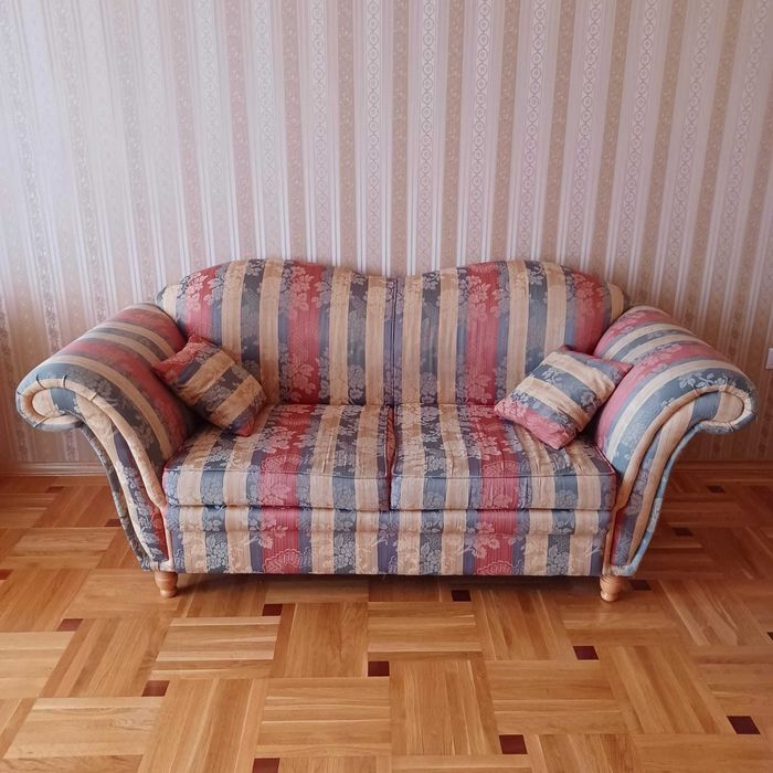 Старовинний комплект меблів для вітальні, готелю, офісу