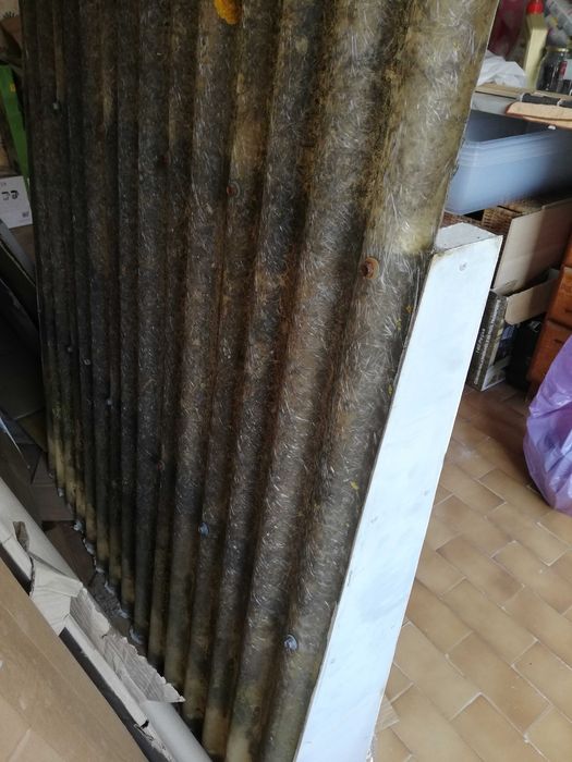 Telheiro armação em ferro , +/- 1 mt Largura por 1,50 mt comprimento