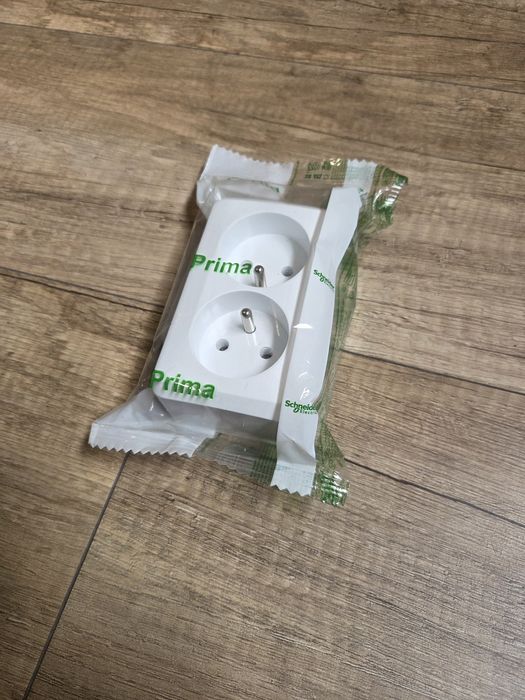 Gniazdko podwójne nowe
