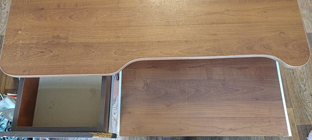 Стіл комп'ютерний офісний