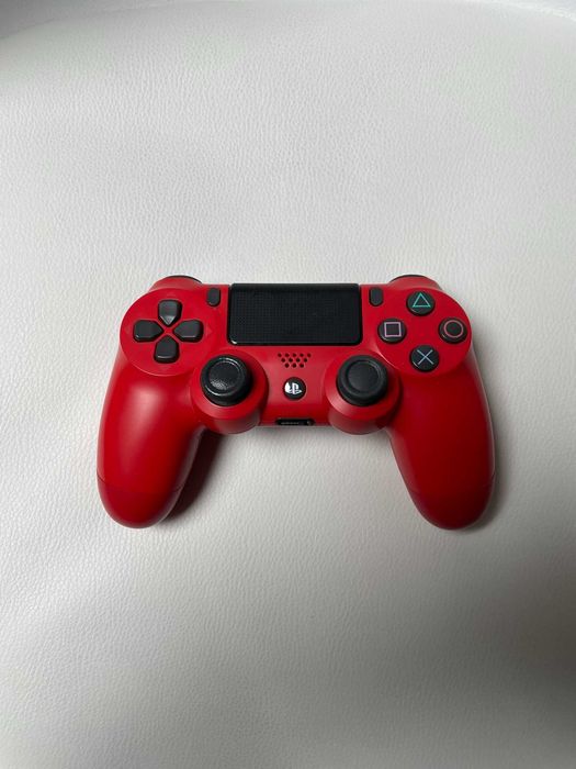 Original PS4 Controller in Red (Excellent Condition)64740112679938120