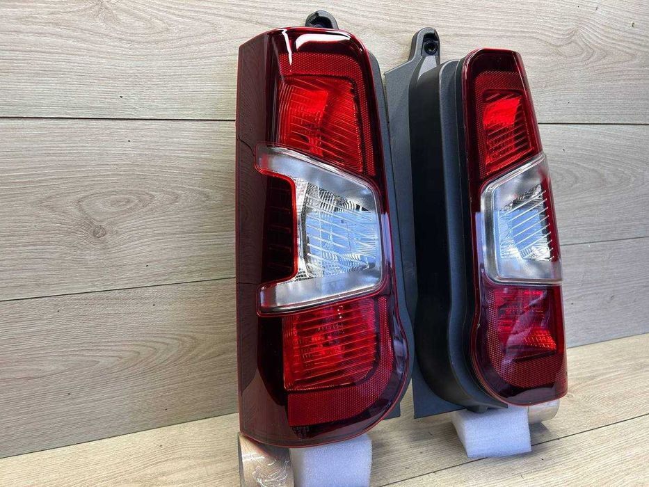 Ліхтар Fiat Doblo Citroen Berlingo Combo Partner Rifter Proace CITY