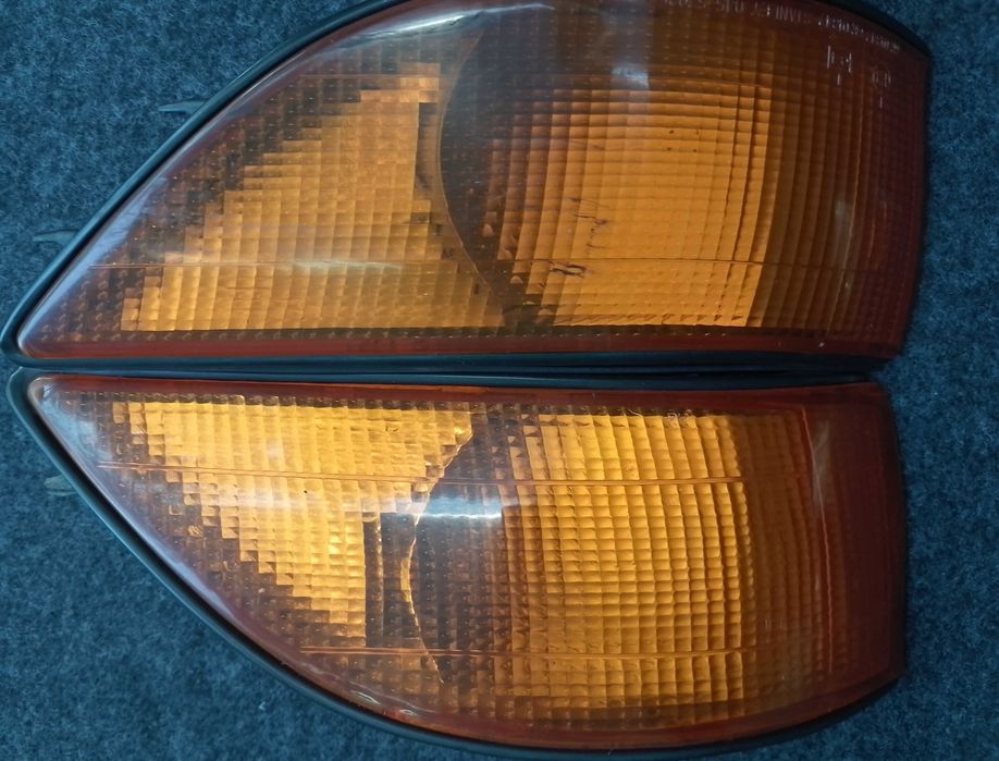 На Mitsubishi Lancer 4 Colt повторювачі поворотів-повороти,ціна за два.