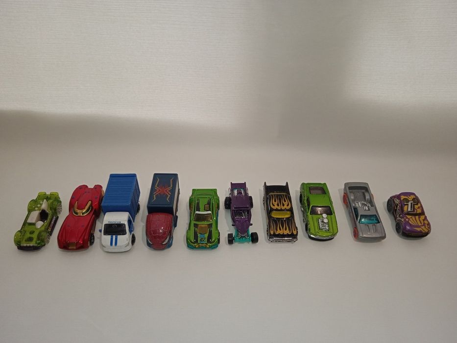 ЗАЛІЗНІ ІГРАШКОВІ МАШИНКИ. Качествені, 100грн.за шт.(1000грн. за  всі)