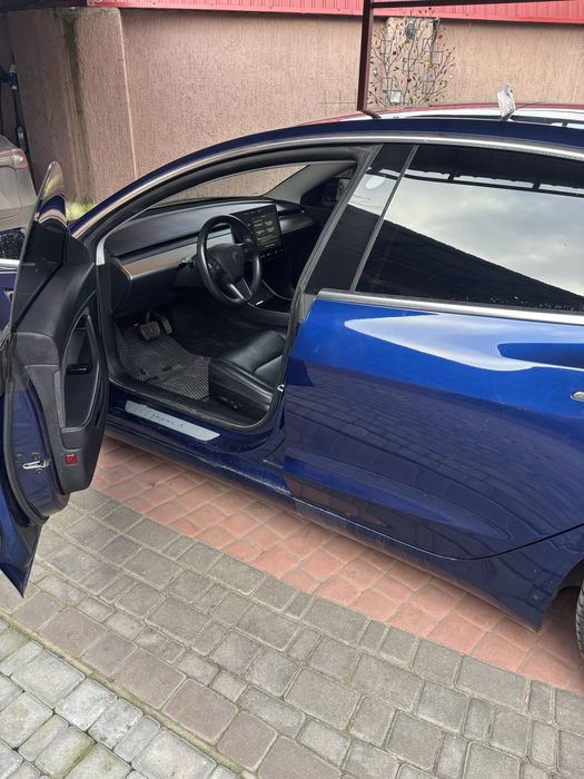 Сдаю теслу 3 под такси