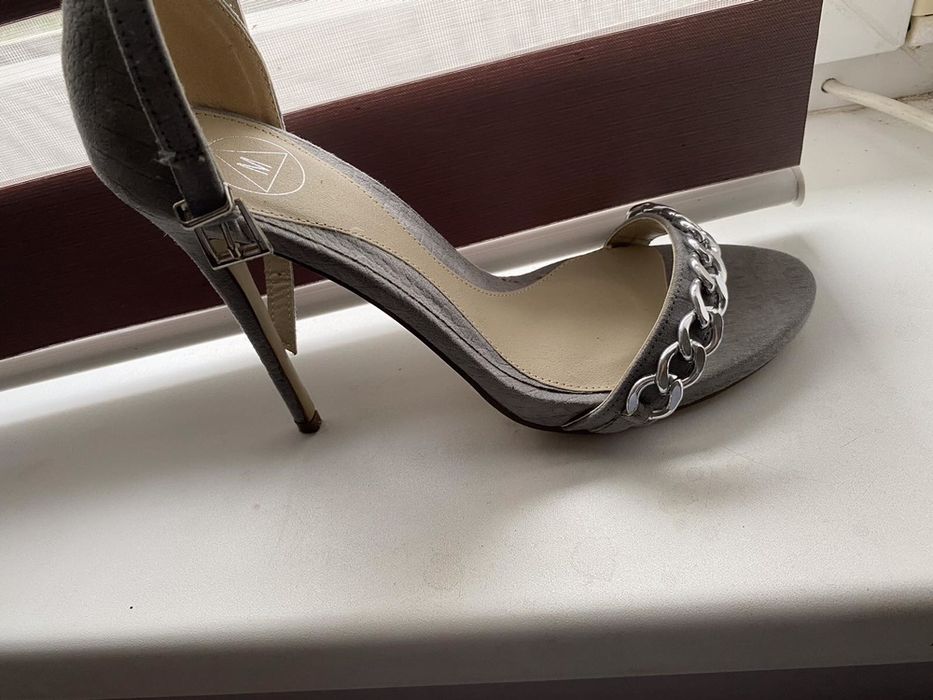 Жіночі туфлі нові