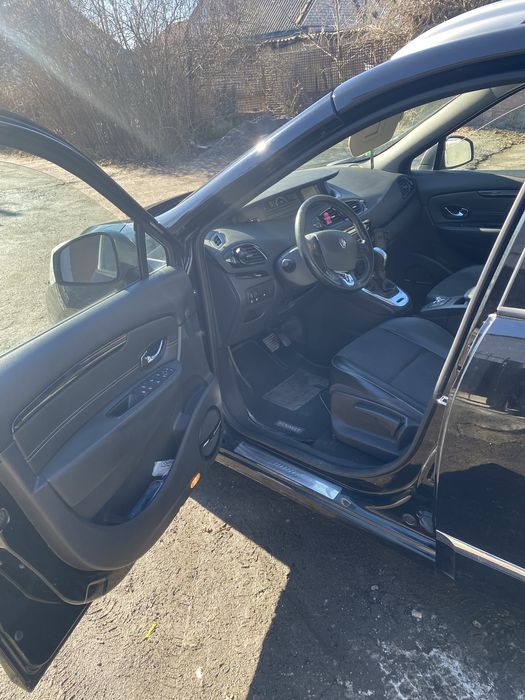 Продам сімейний автомобіль