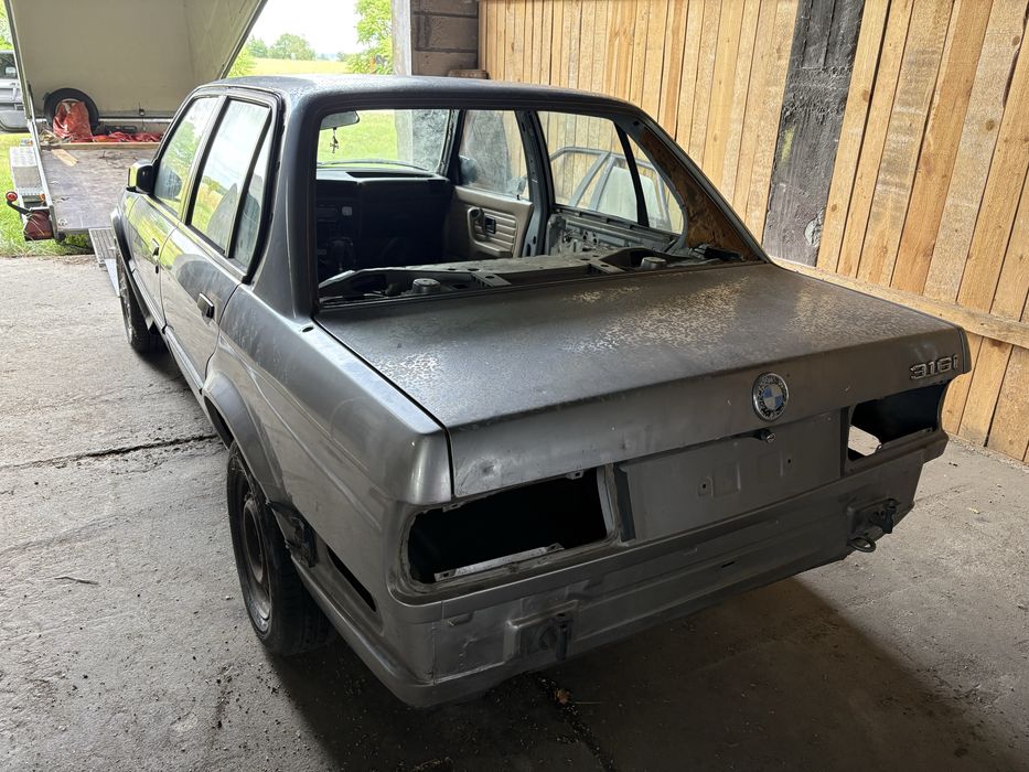 BMW E30 4x4 sedan