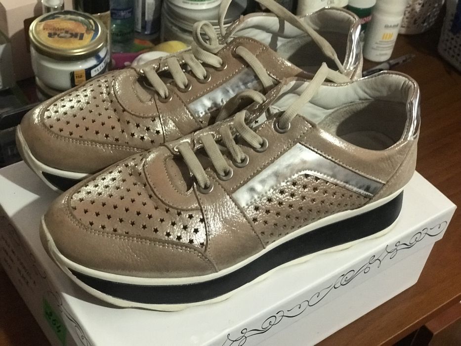 Кросівки,натуральна шкіра