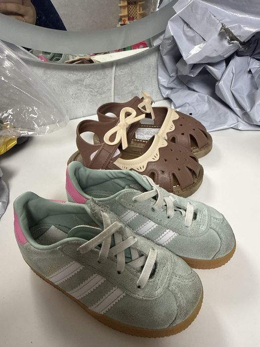 Взуття для дівчинки