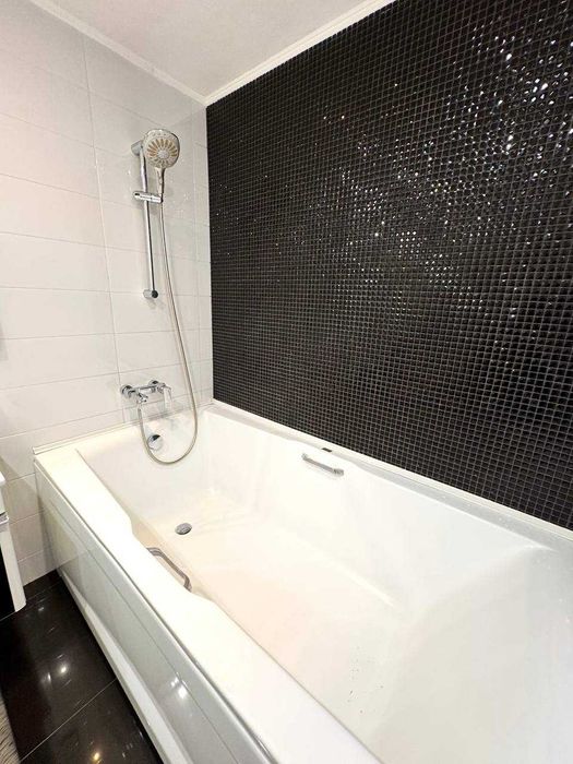 Котедж  з власним гаражем  Петра Полтави центр   300000