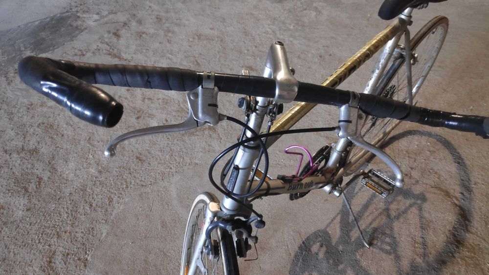 Bicicleta de ciclismo em ferro
