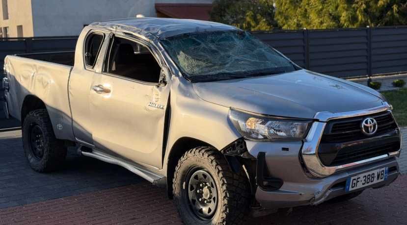 Разборка Toyota Hilux капот
