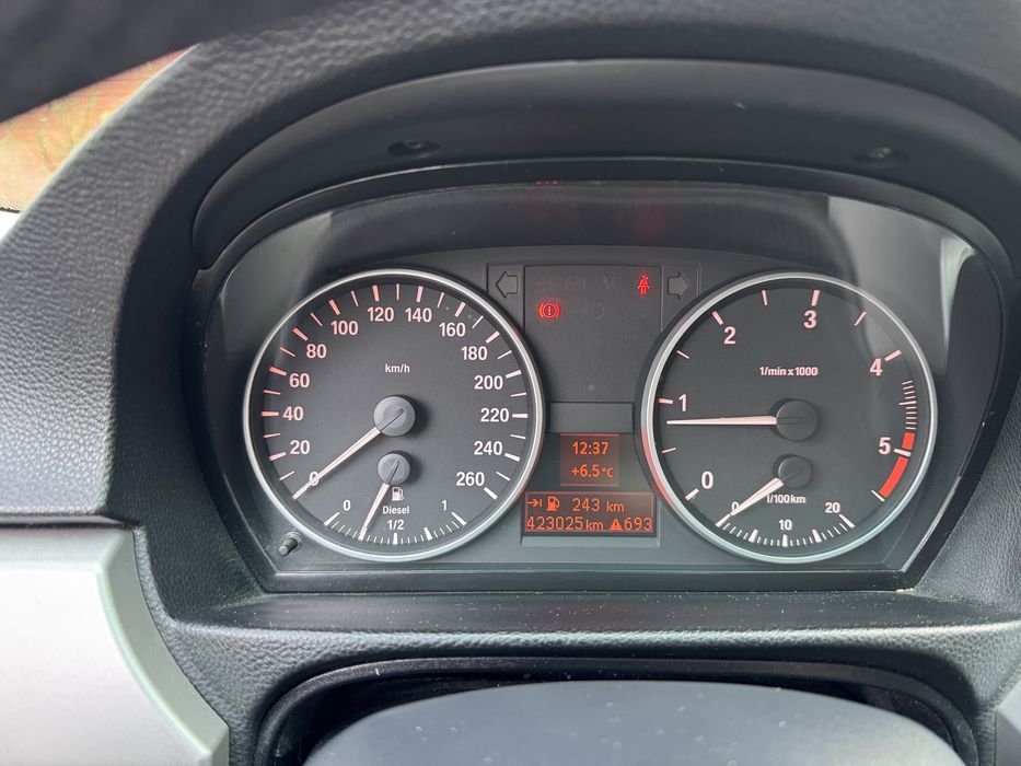 BMW e91 318d Touring 2006 - czarne skóry, 122 KM, silnik na łańcuszku