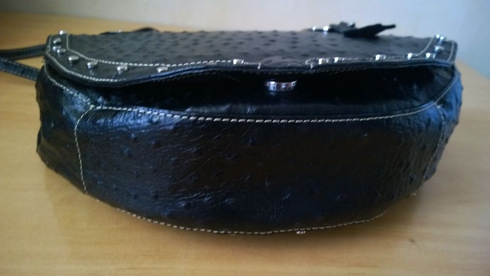 Сумка-седло из страусиной кожи Genuine Leather, Deborah Lewis. Италия