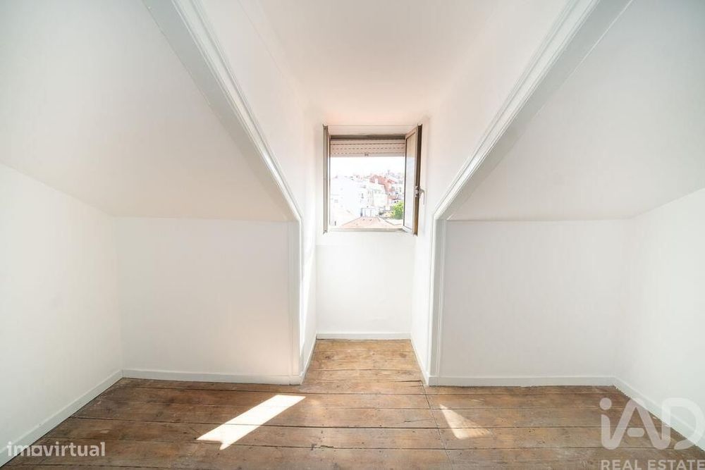 Apartamento T4 em Campolide de 86 m2