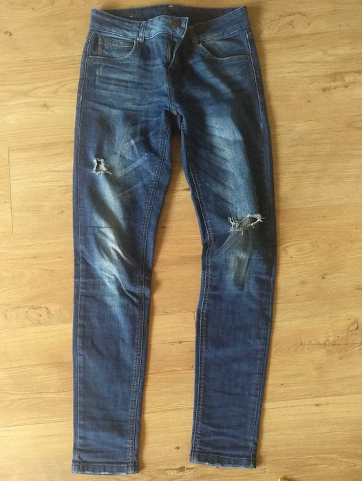 Spodnie jeans z dziurami promod