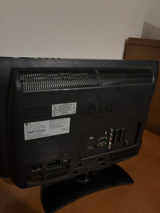 TV LG 19” LCD HD Ready – Funcional + cabos incluídos