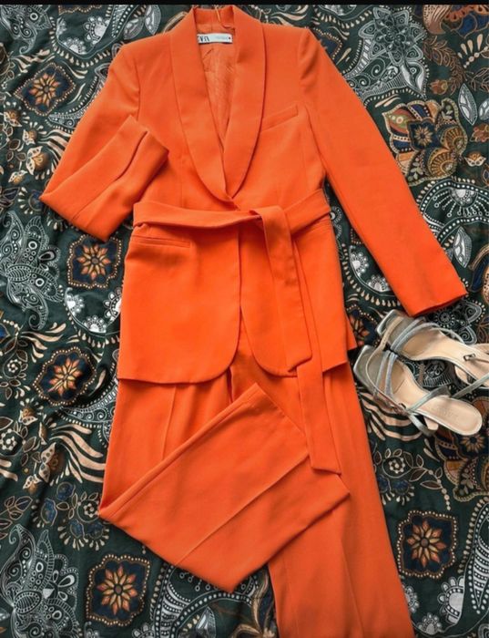 Pomarańczowy garnitur Zara