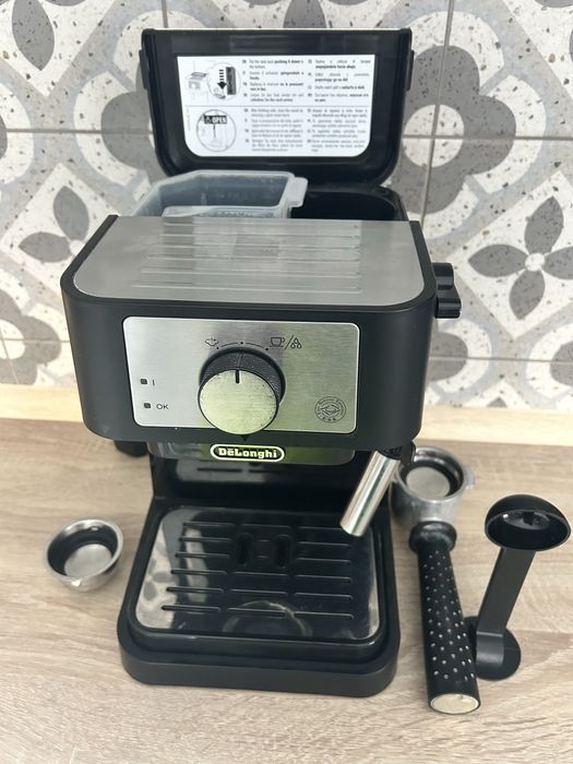 Кавомашина Delonghi з капучинатором.