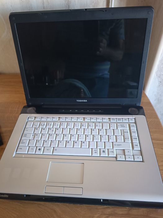 Portátil Toshiba Satéllite A210-19U avariado com mala transporte