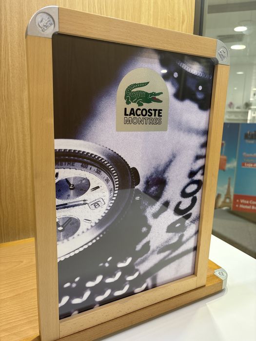Expositor Lacoste