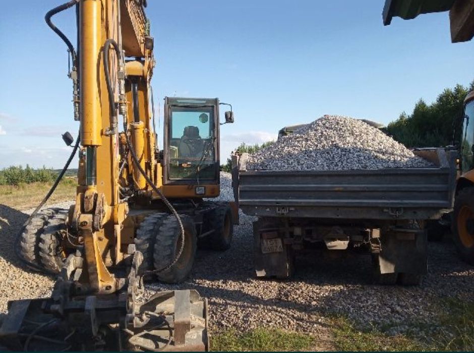 Usługi koparko-ladowarką, koparką transport wywrotka piachu, kruszywa