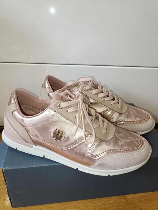 Sneakersy damskie firmy Tommy Hilfiger rozmiar 40 stan bardzo dobry