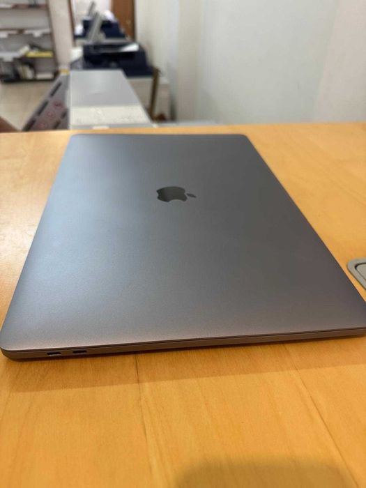 MacBook Pro 2017 15"64738736951939124