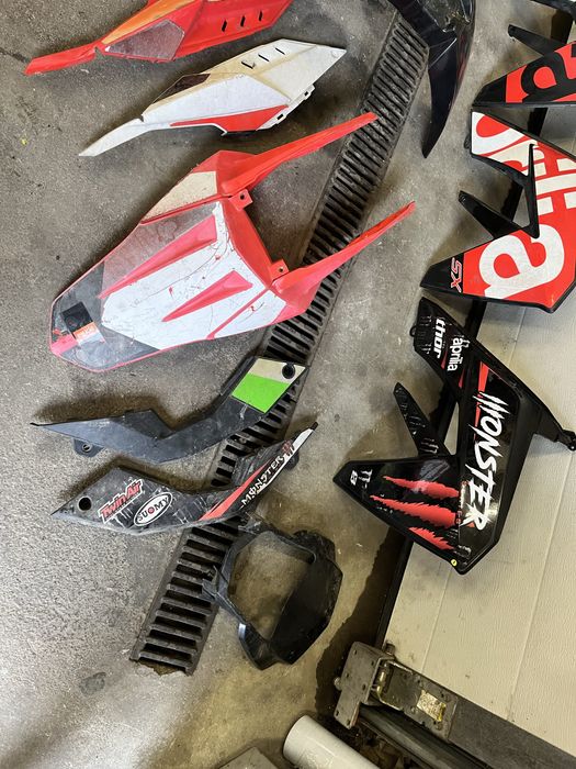 Owiewki aprilia sx 50 boczki zadupek ogon