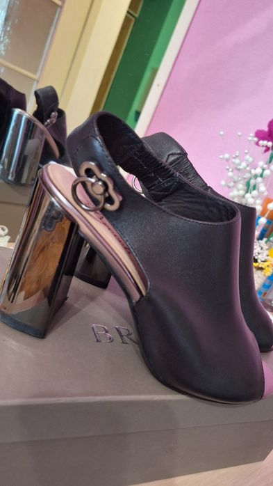 Шкіряні босоніжки 38 розміру