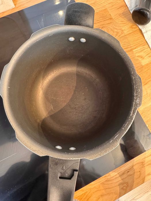 Panela de Pressão Tramontina Preta 4,5L Antiaderente Como Nova