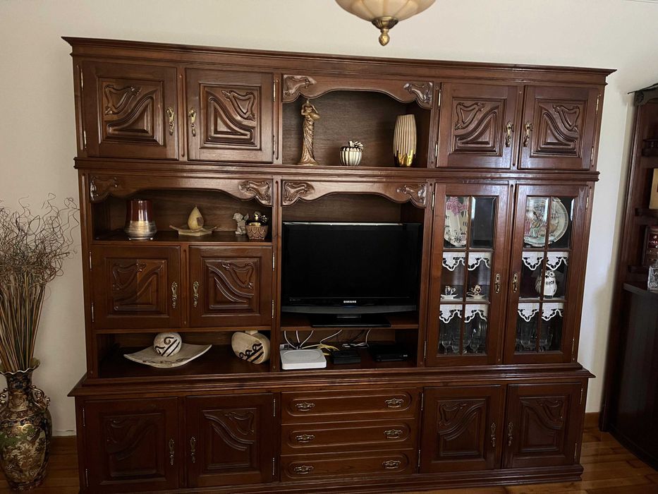 Sala Completa em Ótimo Estado – Sofás, Móvel TV e Bar de Canto