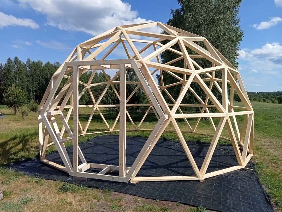 Konstrukcja kopuły geodezyjnej 35m2. Baza pod saunę/glamping/domek.