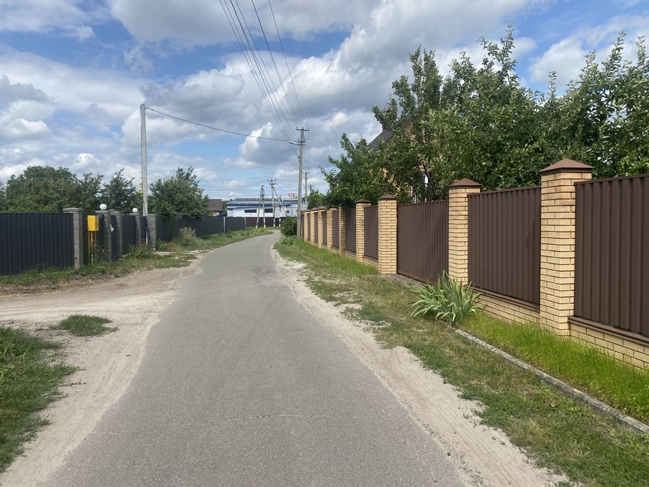 Ділянка Гнідин 6.5 соток центр села.