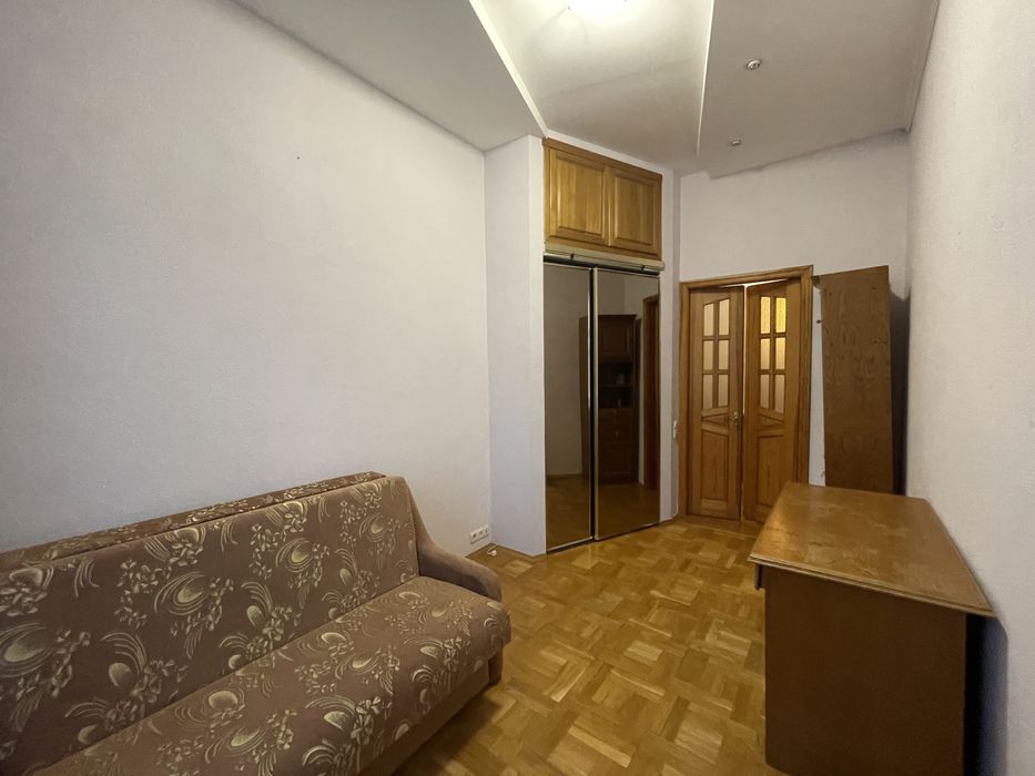 Олеся Гончара Золоті Ворота 3кімн квартира з ремонтом