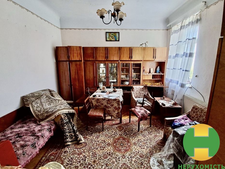 Продається 1-кімнатна квартира в центрі міста. Чортків