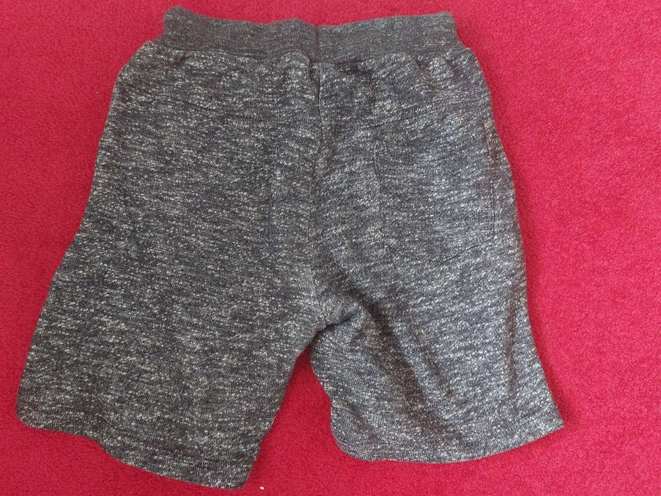 26) Spodnie chłopięce, spodenki krótkie, rozm. 146