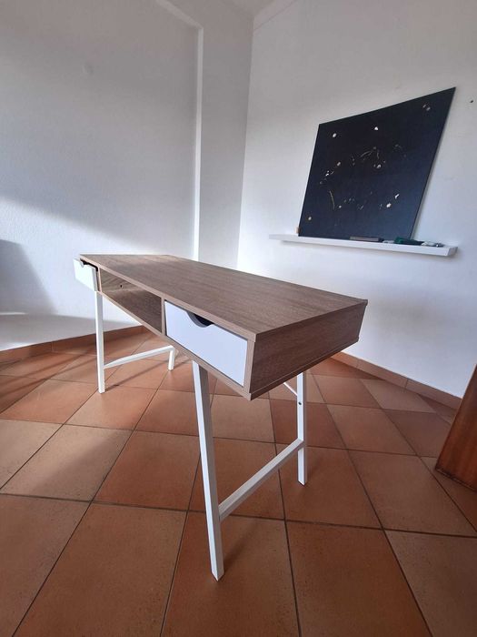 Secretária Semi Nova